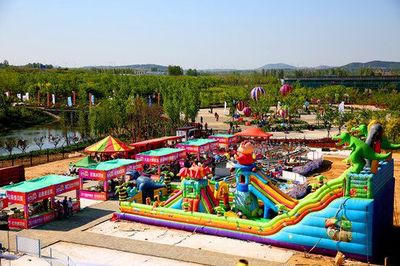 五一假期萬人游園，青島“童夢香村”牡丹怒放成休閑觀光熱點