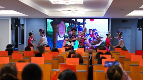 恩施大清江景區(qū)新添璀璨明珠 “清江觀光6號(hào)”豪華游輪今日盛大啟航